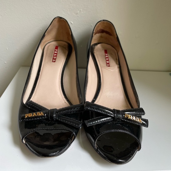 Cute alert! Vintage Prada bow peep toe wedges. - Picture 3 of 4